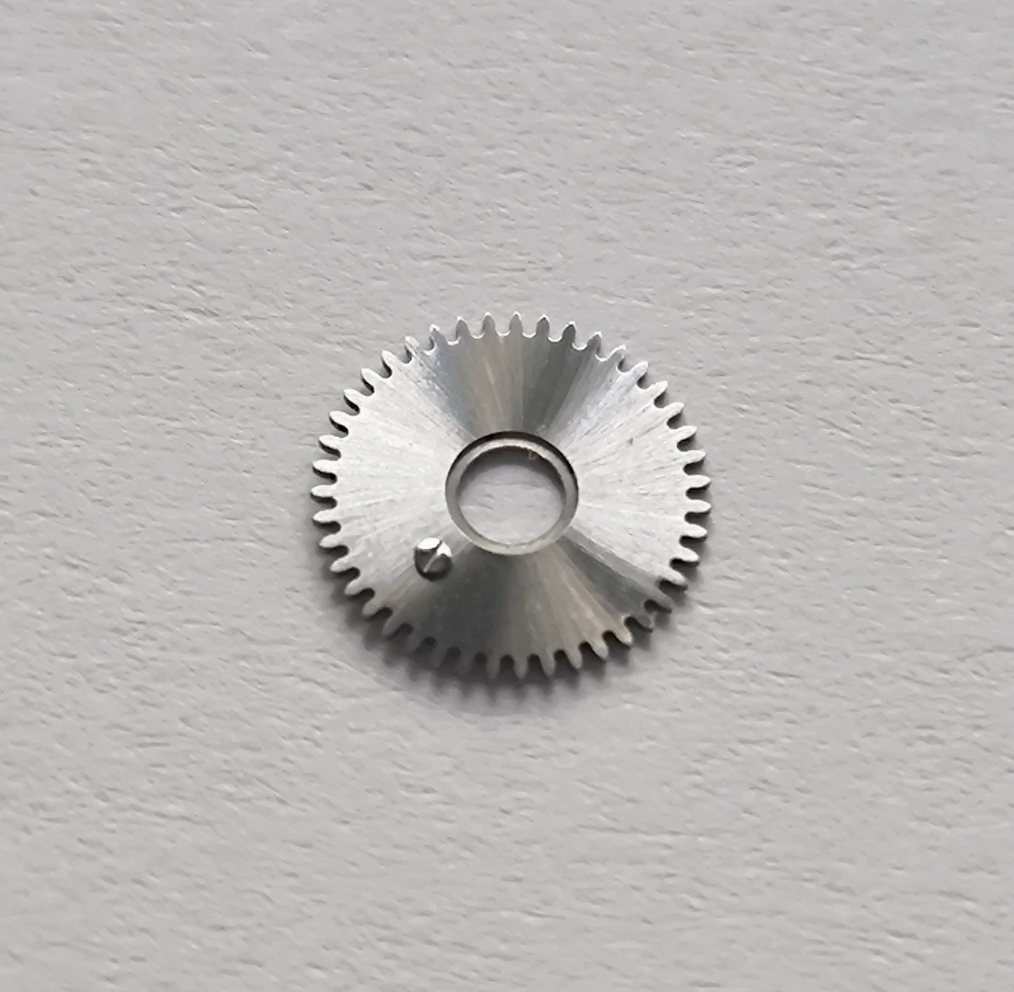 OMEGA Ratchet Wheel Upper 550-1100 with Screw - Cal. 550-752 Swiss