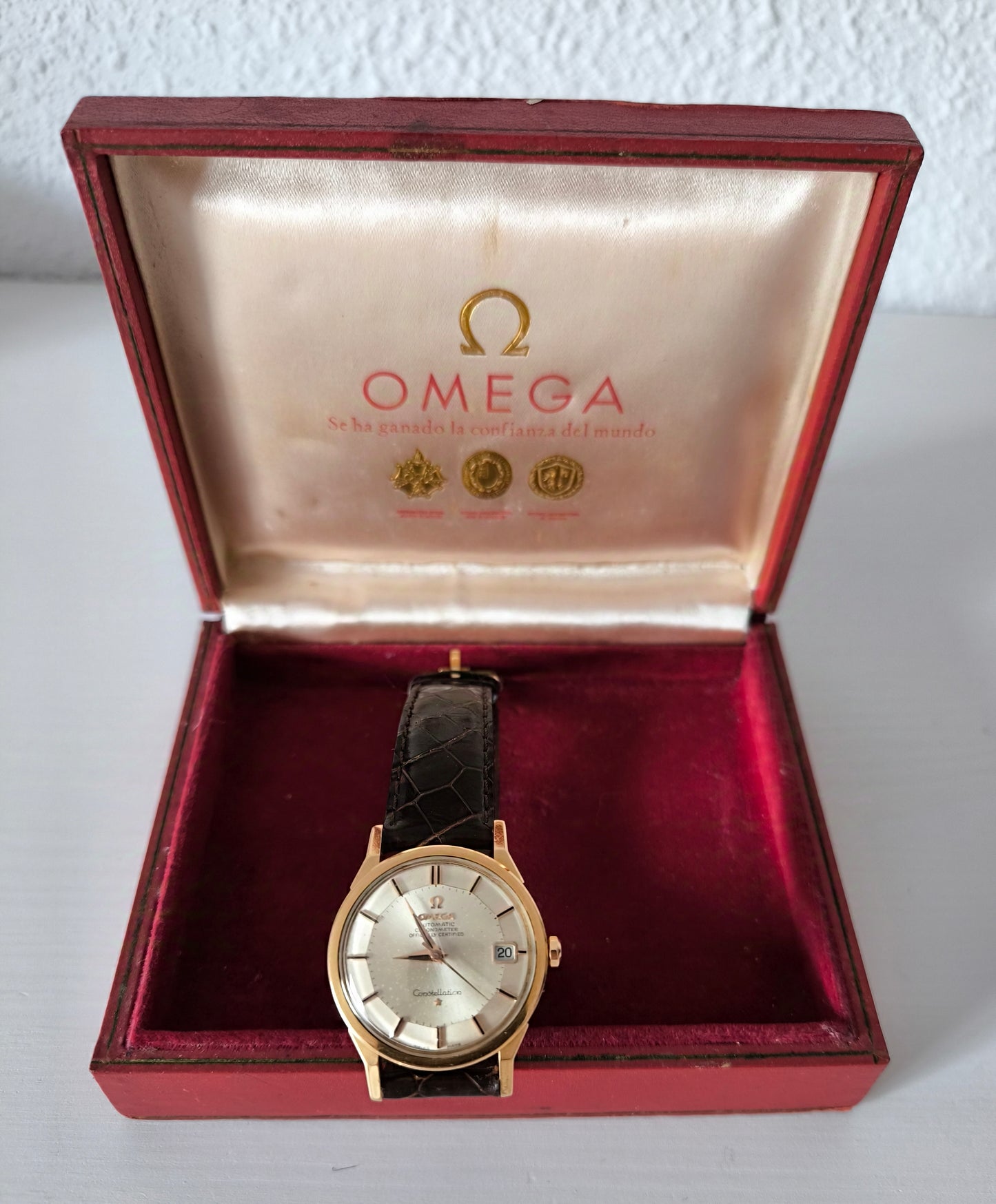 OMEGA CONSTELLATION PIE PAN 18K SOLID GOLD WITH ORIGINAL BOX