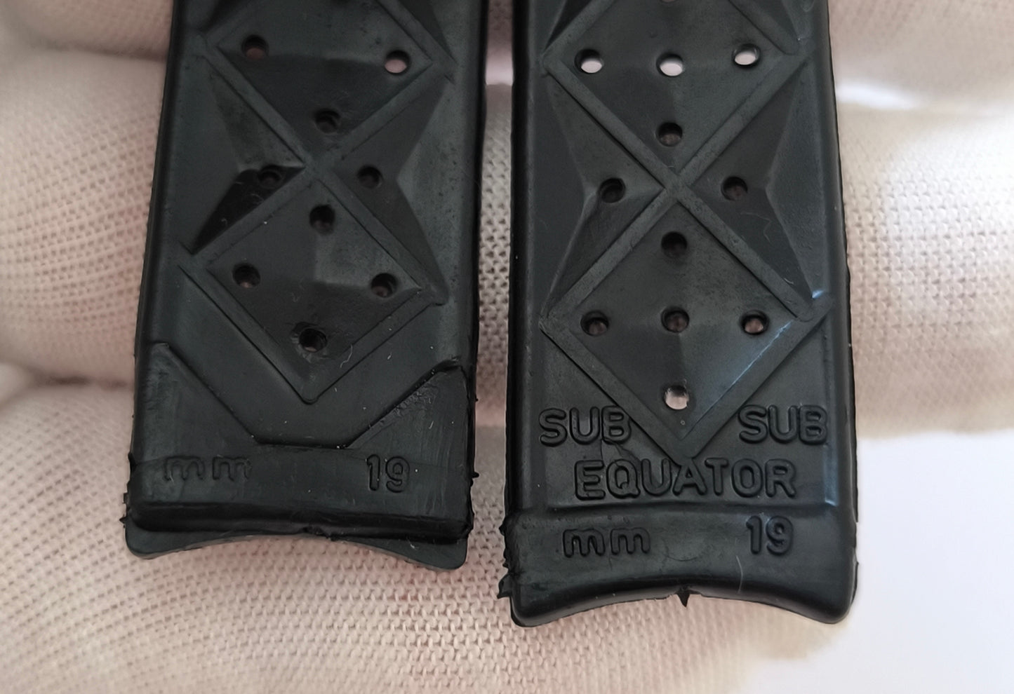 1960-70's SUB EQUATOR 19MM Curved Black Skin Diver Rubber Strap