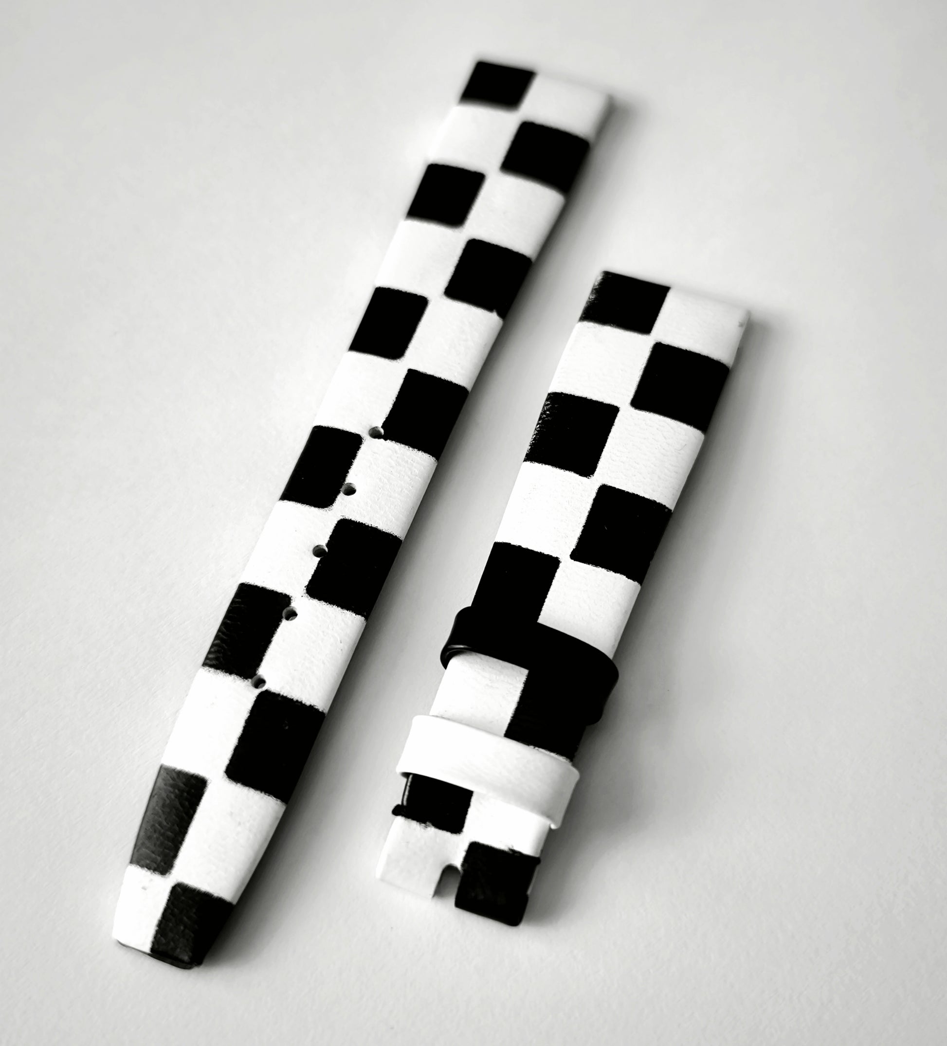 Omega Ref. 51 checkerboard strap front view