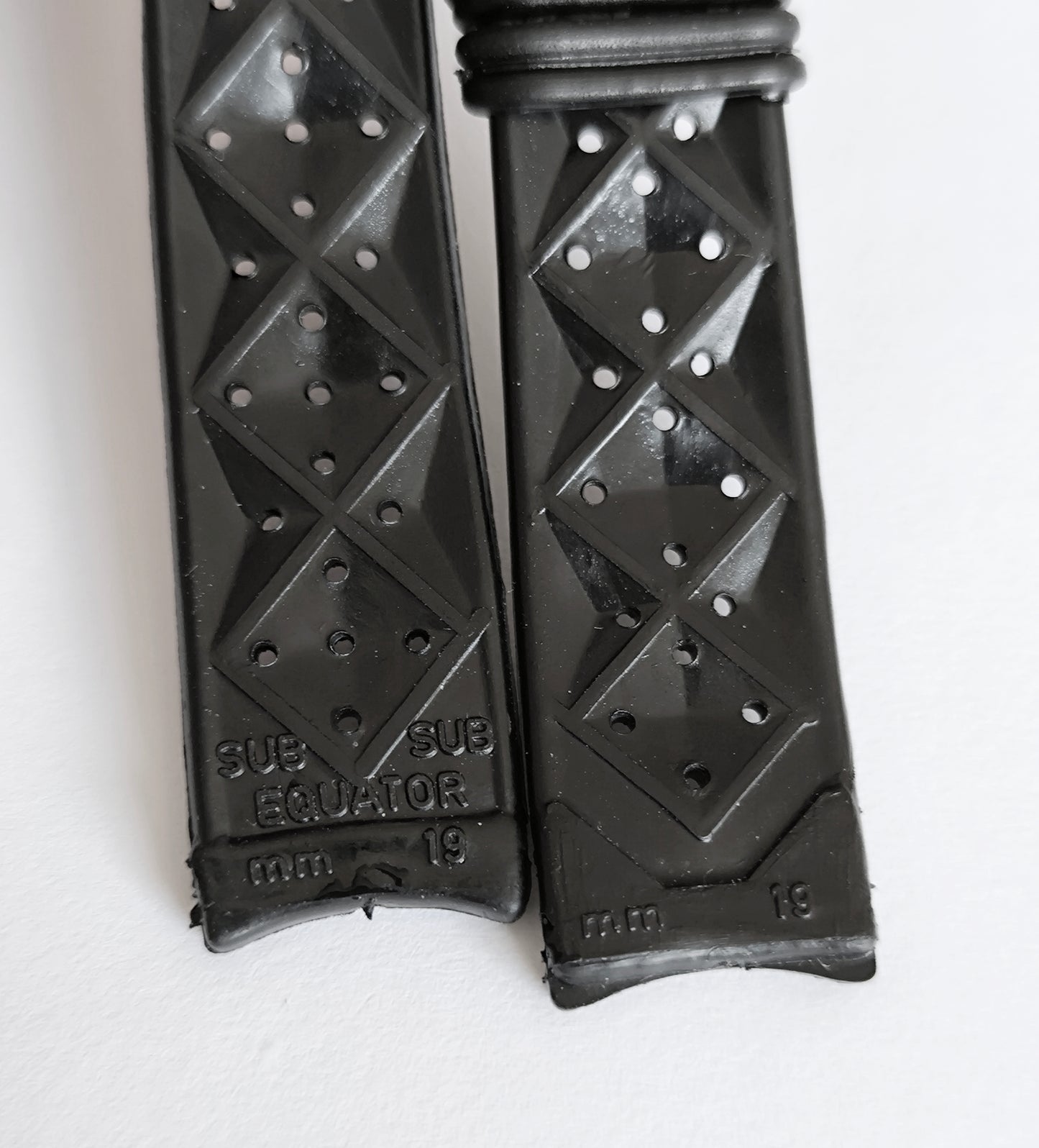 1960-70's SUB EQUATOR 19MM Curved Black Skin Diver Rubber Strap