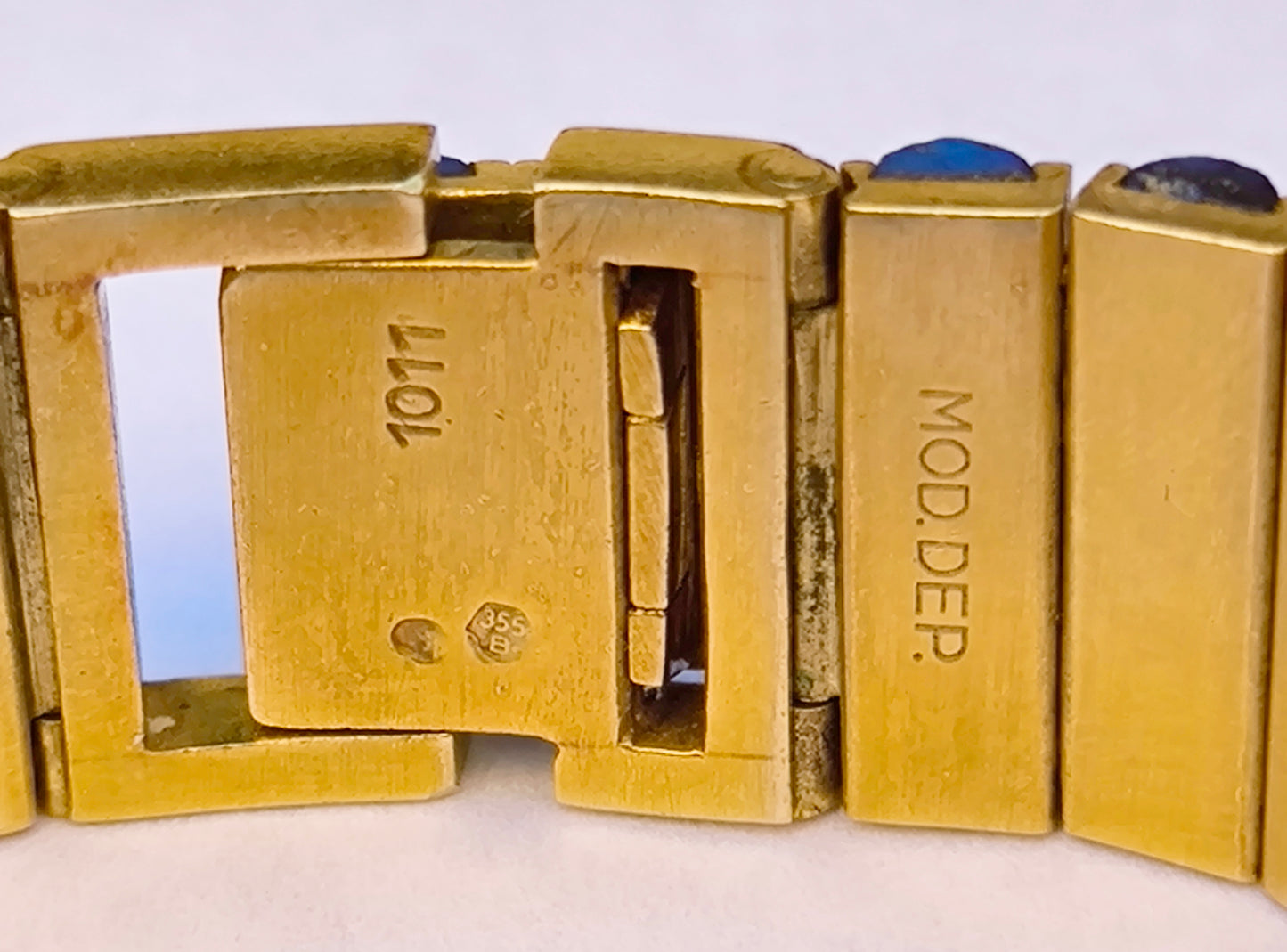 OMEGA 18K Gold Lapis Lazuli  Watch 28mm