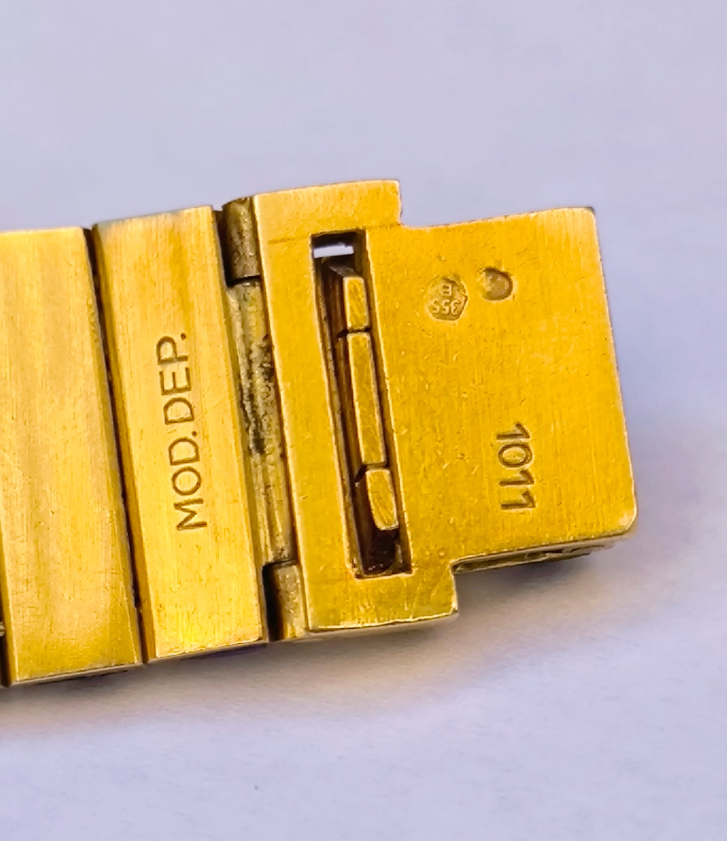 OMEGA 18K Gold Lapis Lazuli  Watch 28mm