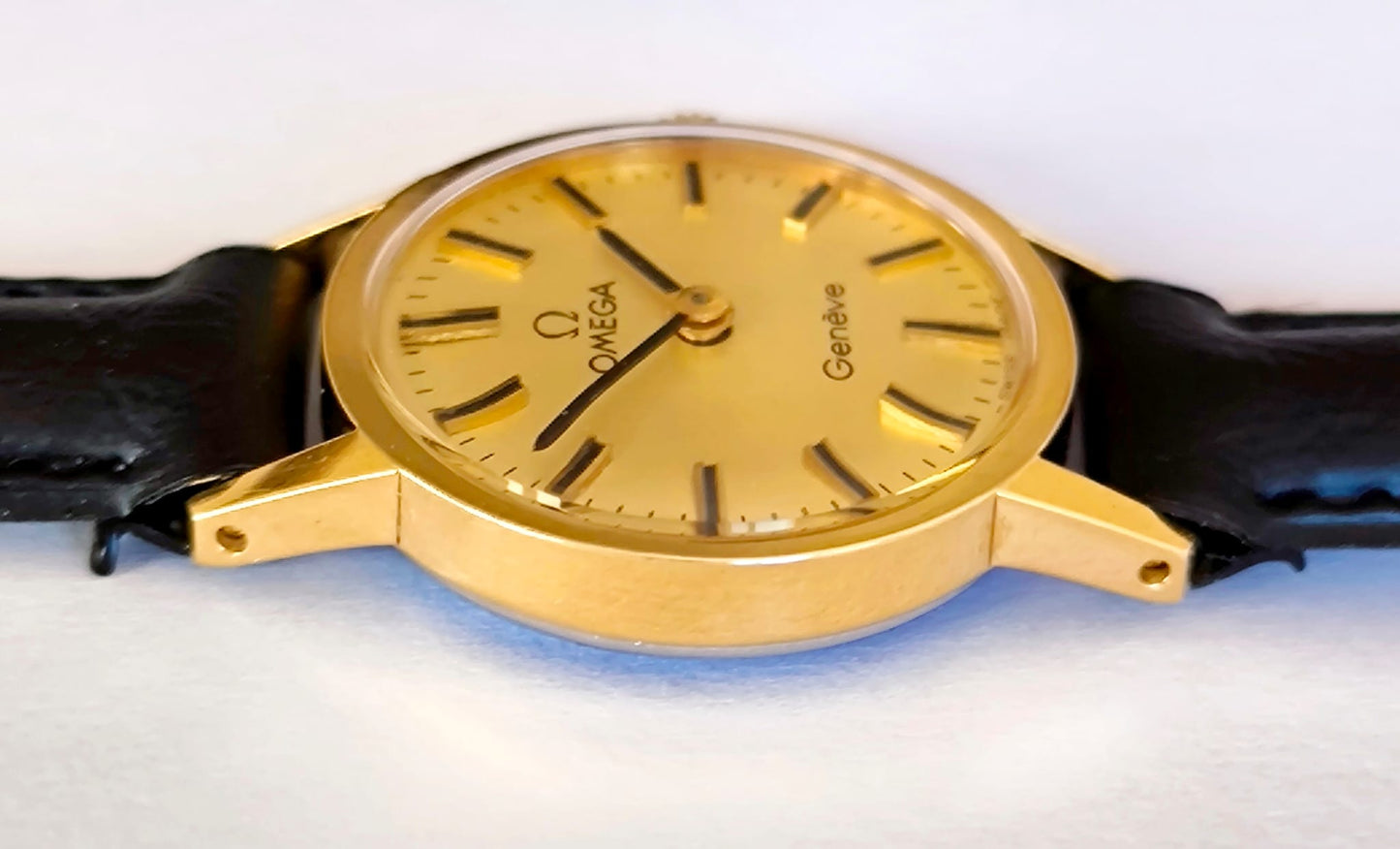 OMEGA Genève Ladies' Watch 20mm  Gold Plated - Blue Jewel Crown