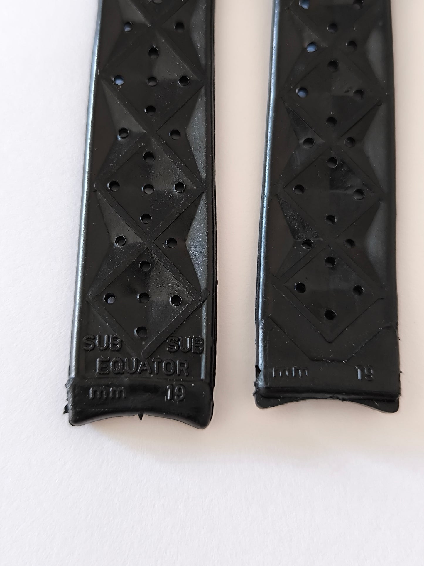 1960-70's SUB EQUATOR 19MM Curved Black Skin Diver Rubber Strap